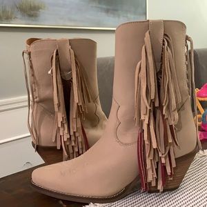 Women’s fringe cowboy boots